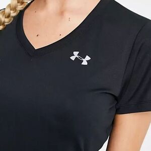 Under Armour Women's Black HeatGear V-neck Short Sleeve Pullover Top